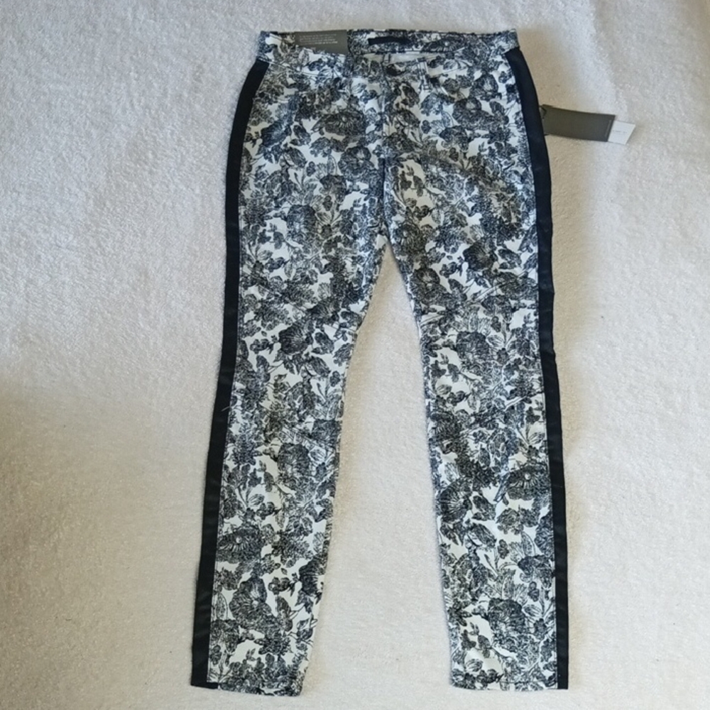 7 For All Mankind Women's Etched Floral Jeans Size 28